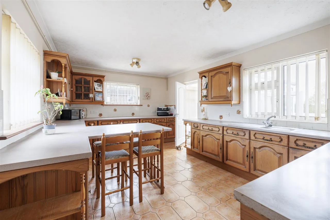 Chichester Road, Halesworth, IP19, photo 6