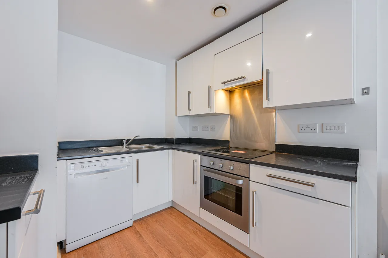 409 East Carriage House, Royal Carriage Mews, London, photo 4