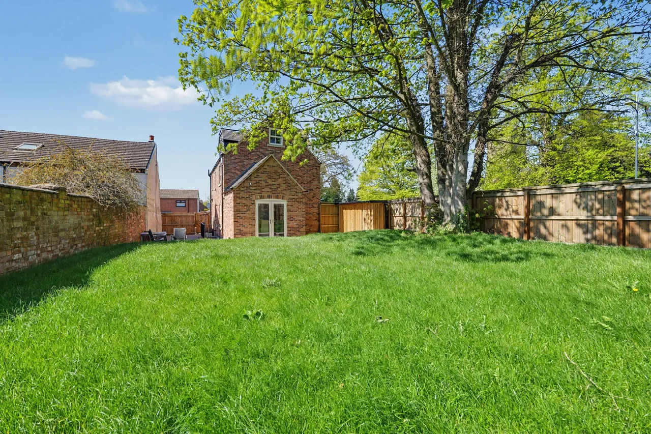 School Road, Bulkington, CV12, photo 39