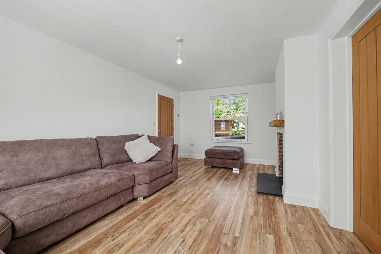 School Road, Bulkington, CV12, photo 5
