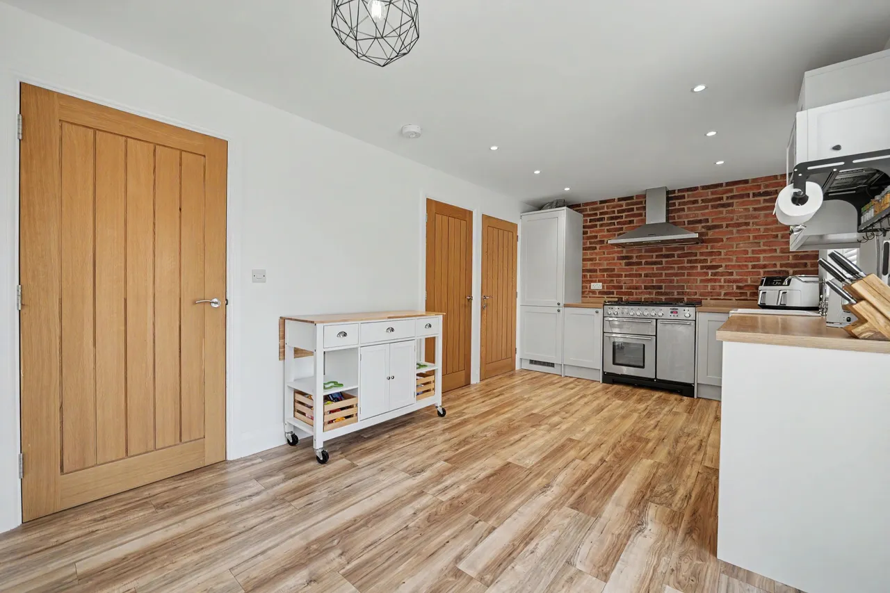 School Road, Bulkington, CV12, photo 7