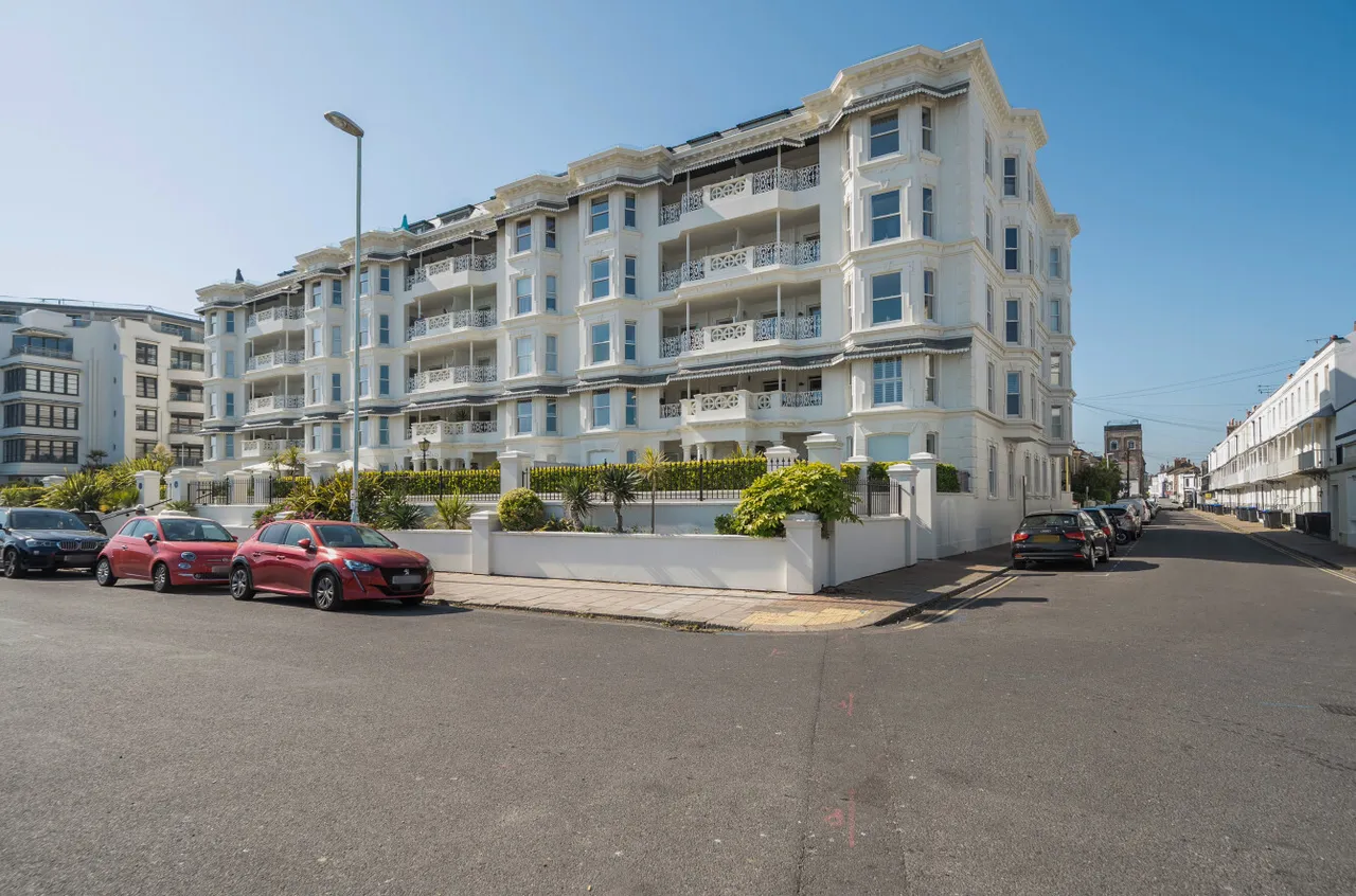 2 bed flat for sale, Marine Parade, Worthing, BN11