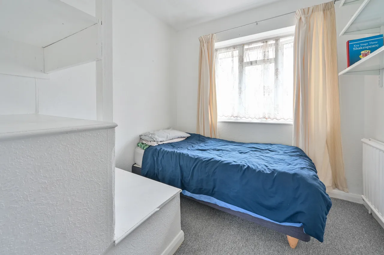 Woking, GU22, photo 16