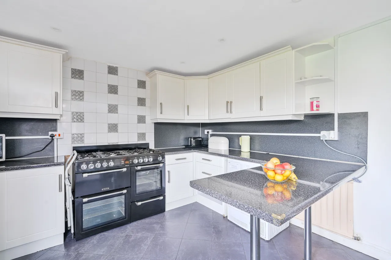 Woking, GU22, photo 7