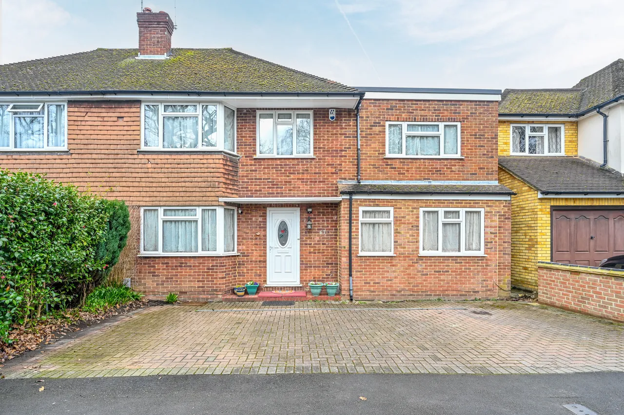 4 bed house to rent, Woking, GU22