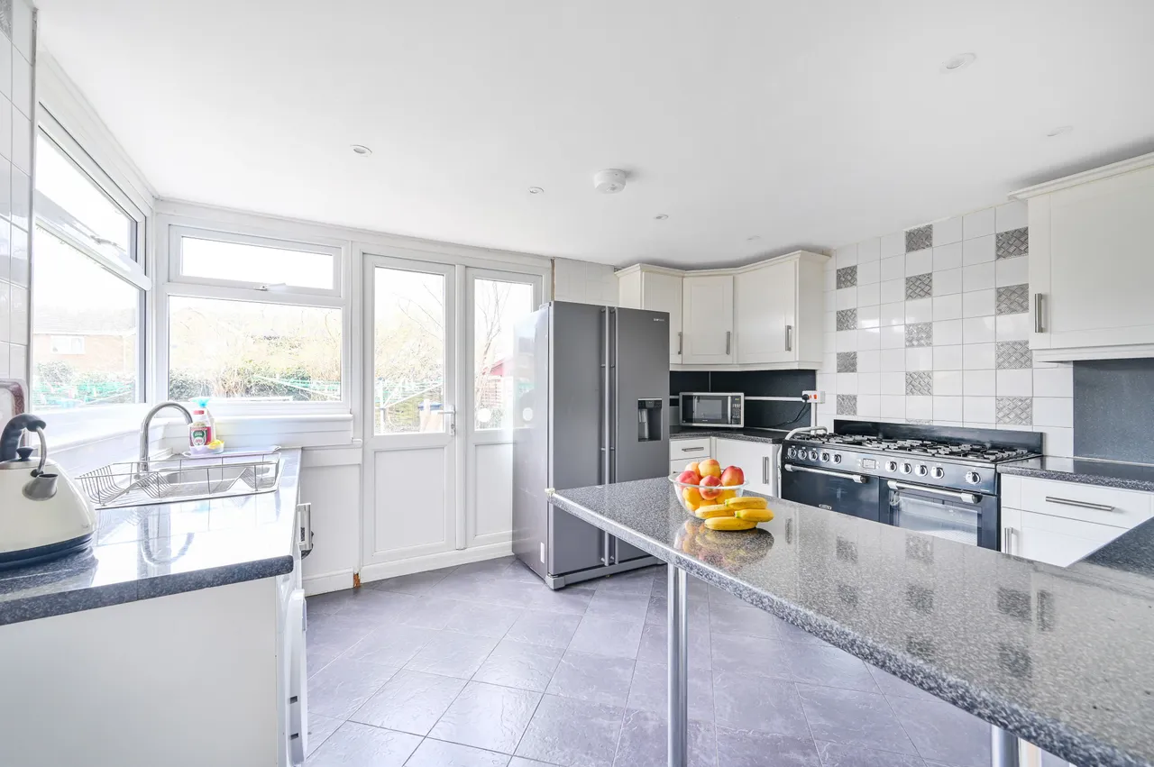 Woking, GU22, photo 5