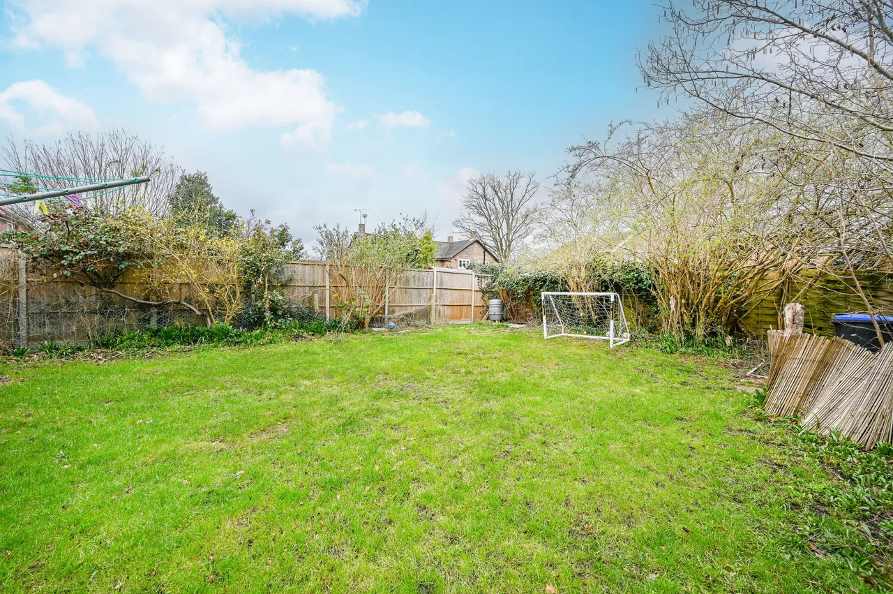 Woking, GU22, photo 11