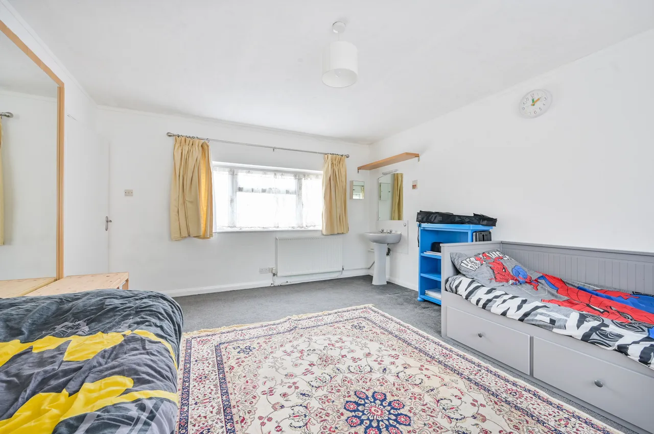 Woking, GU22, photo 13