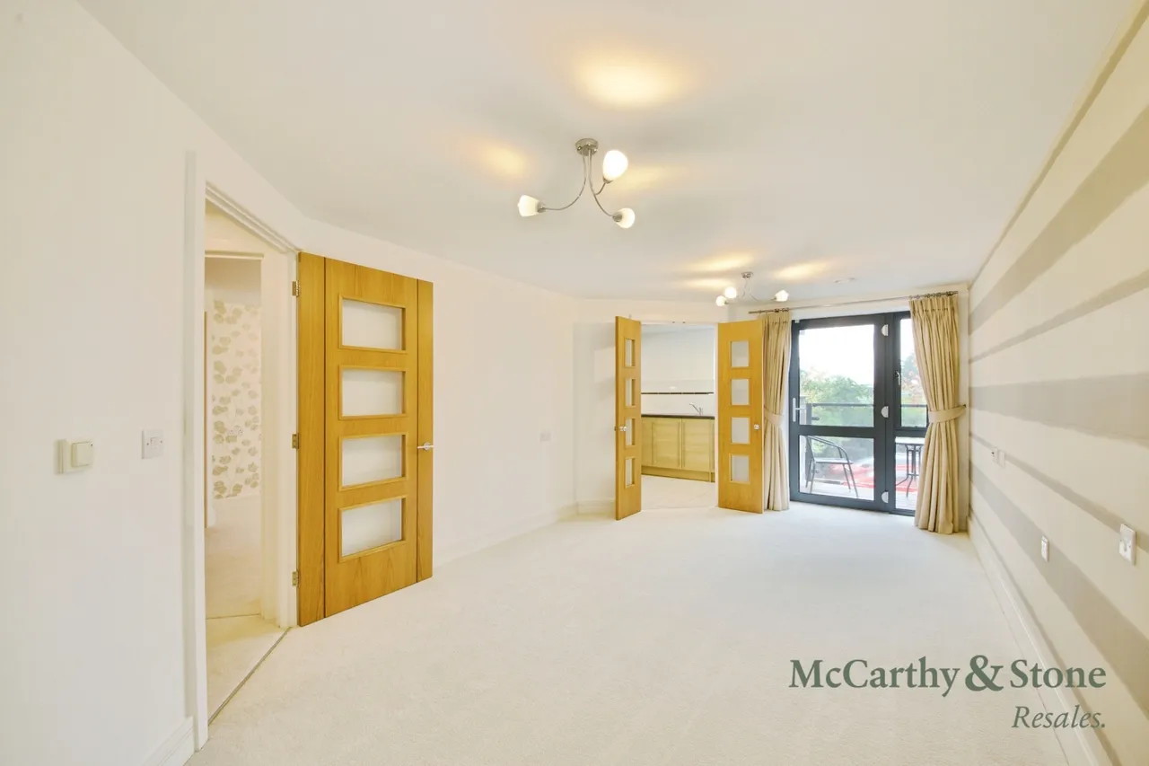 1 bed flat for sale, Darkes Lane, Potters Bar, EN6