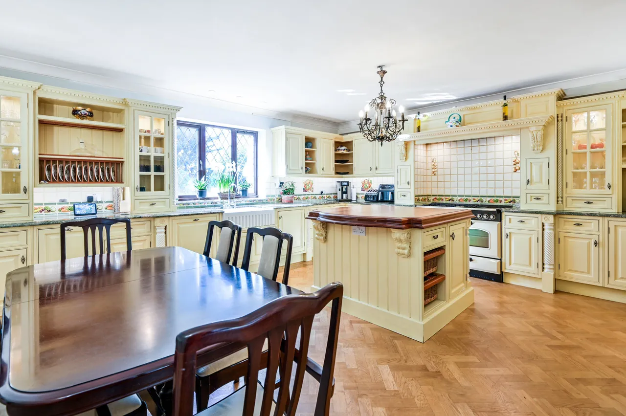 Fernvale, Elm Hill, Guildford, photo 3