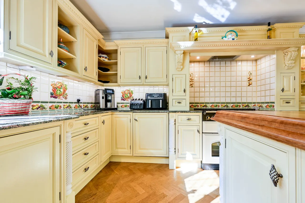 Fernvale, Elm Hill, Guildford, photo 8