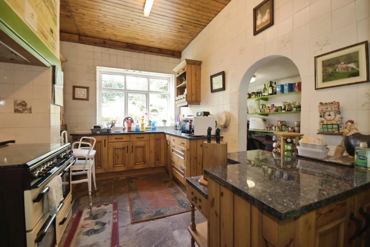 Thornhurst, Thorn House Lane, Wharncliffe Side, S35, photo 6