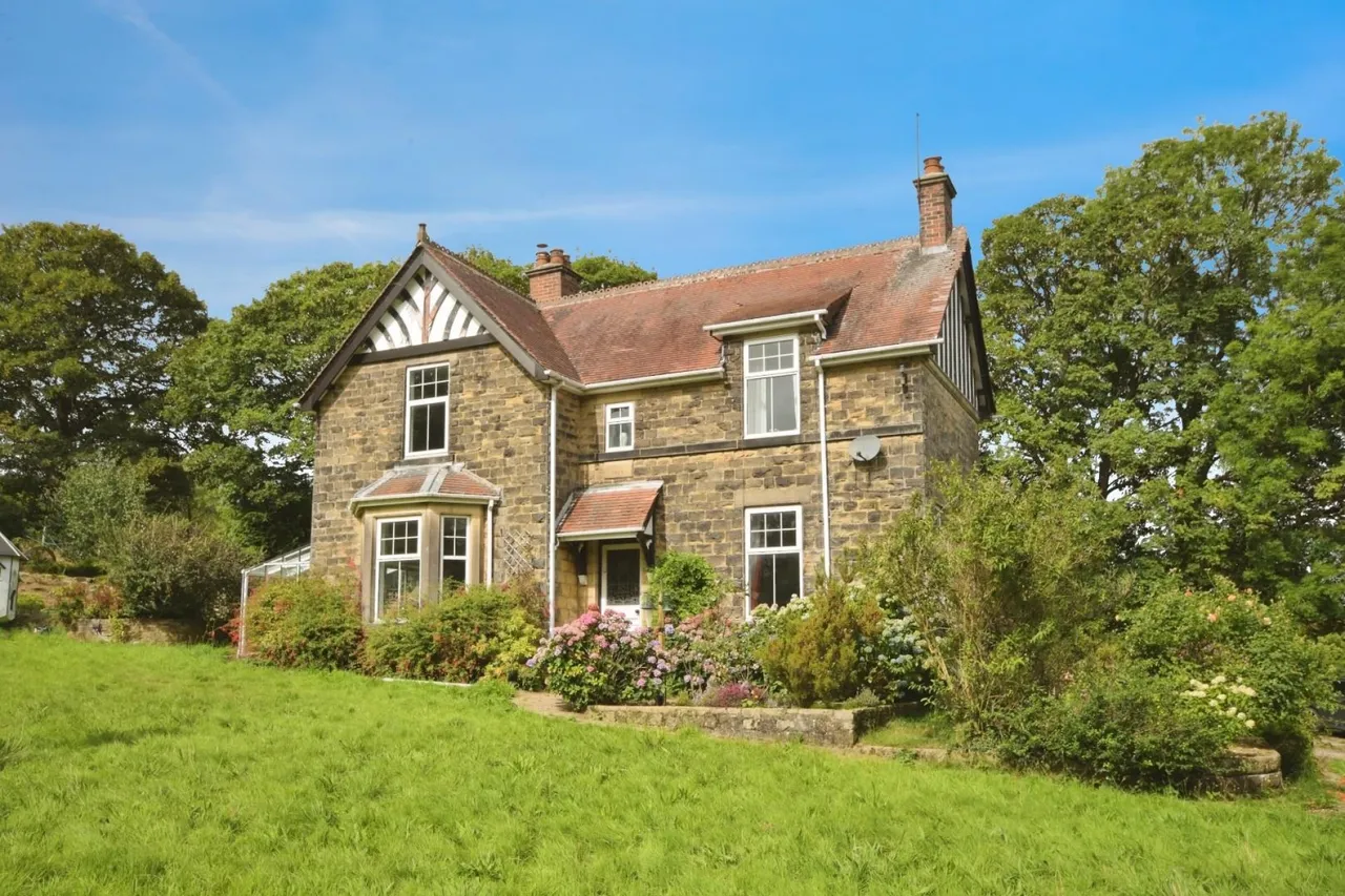 3 bed house for sale — Thornhurst, Thorn House Lane, Wharncliffe Side, S35