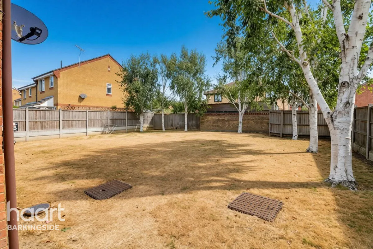 Maple Close, Hainault, IG6, photo 7