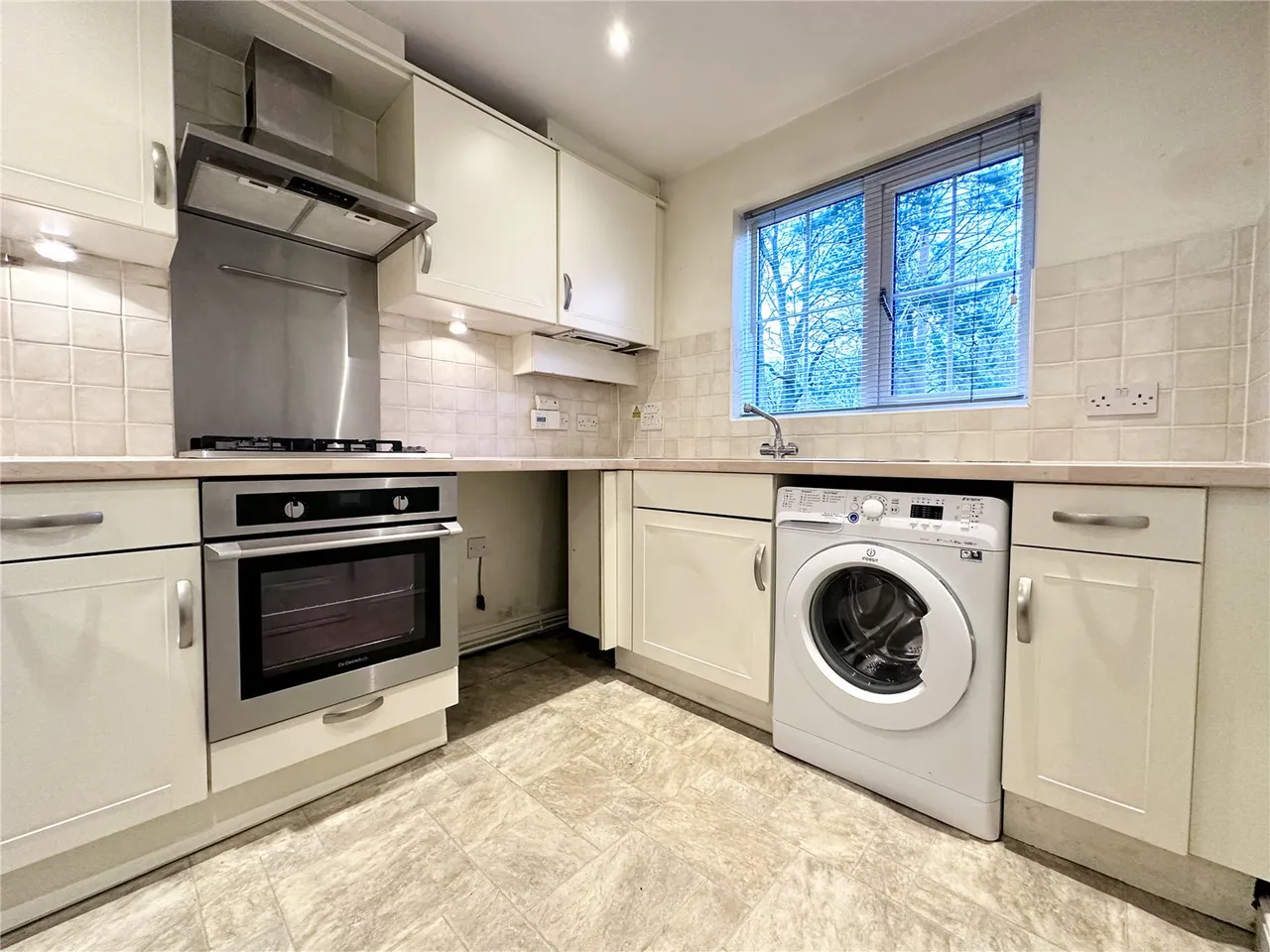 Guillemont Fields, Farnborough, Hampshire, GU14 9UE, photo 5