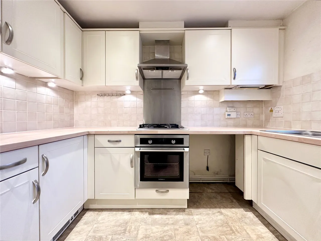 Guillemont Fields, Farnborough, Hampshire, GU14 9UE, photo 4