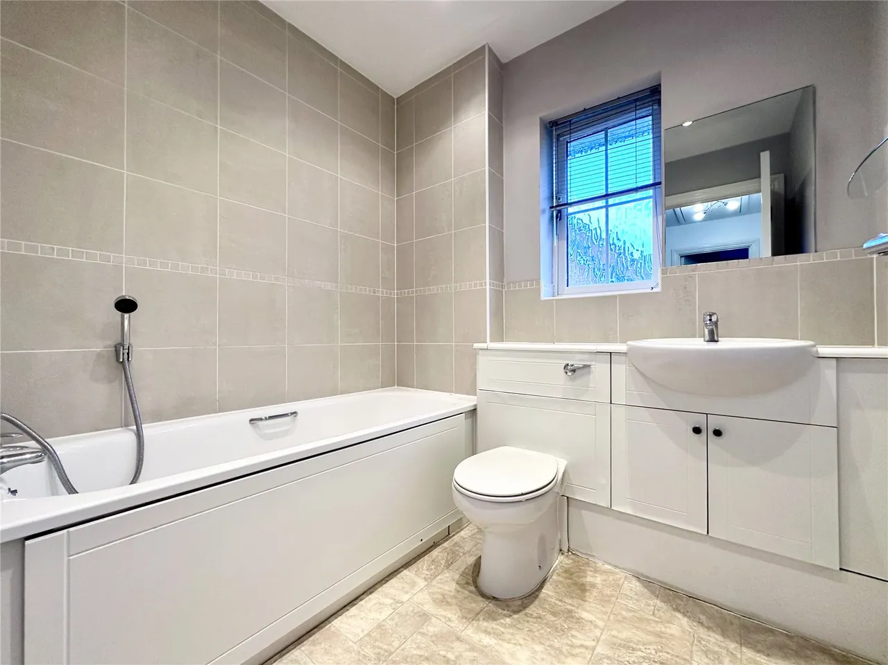 Guillemont Fields, Farnborough, Hampshire, GU14 9UE, photo 8