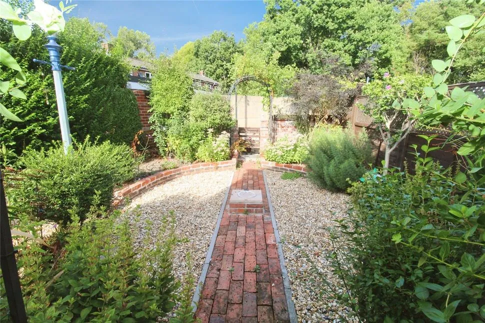 Barnes Close, Sarisbury Green, Hampshire, SO31, photo 2