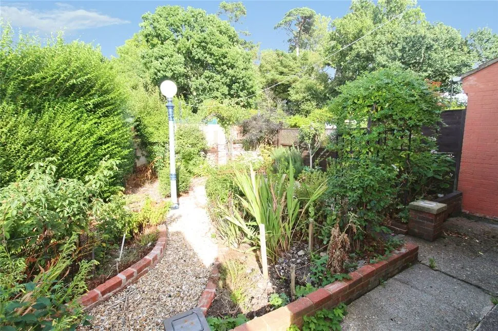 Barnes Close, Sarisbury Green, Hampshire, SO31, photo 4