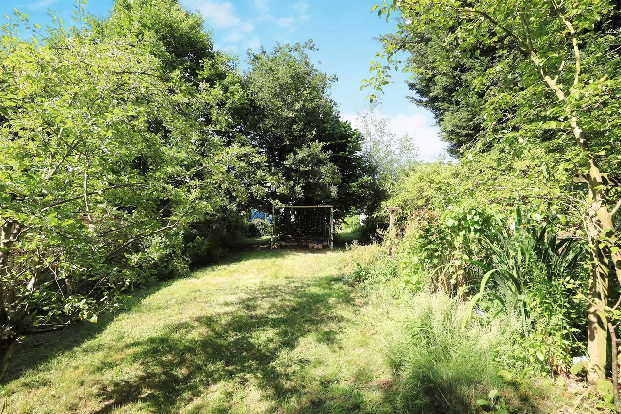 South Crescent, Featherstone, WV10, photo 17