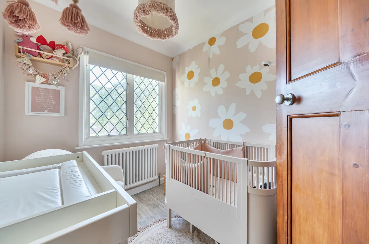 Axminster Crescent, DA16, photo 8