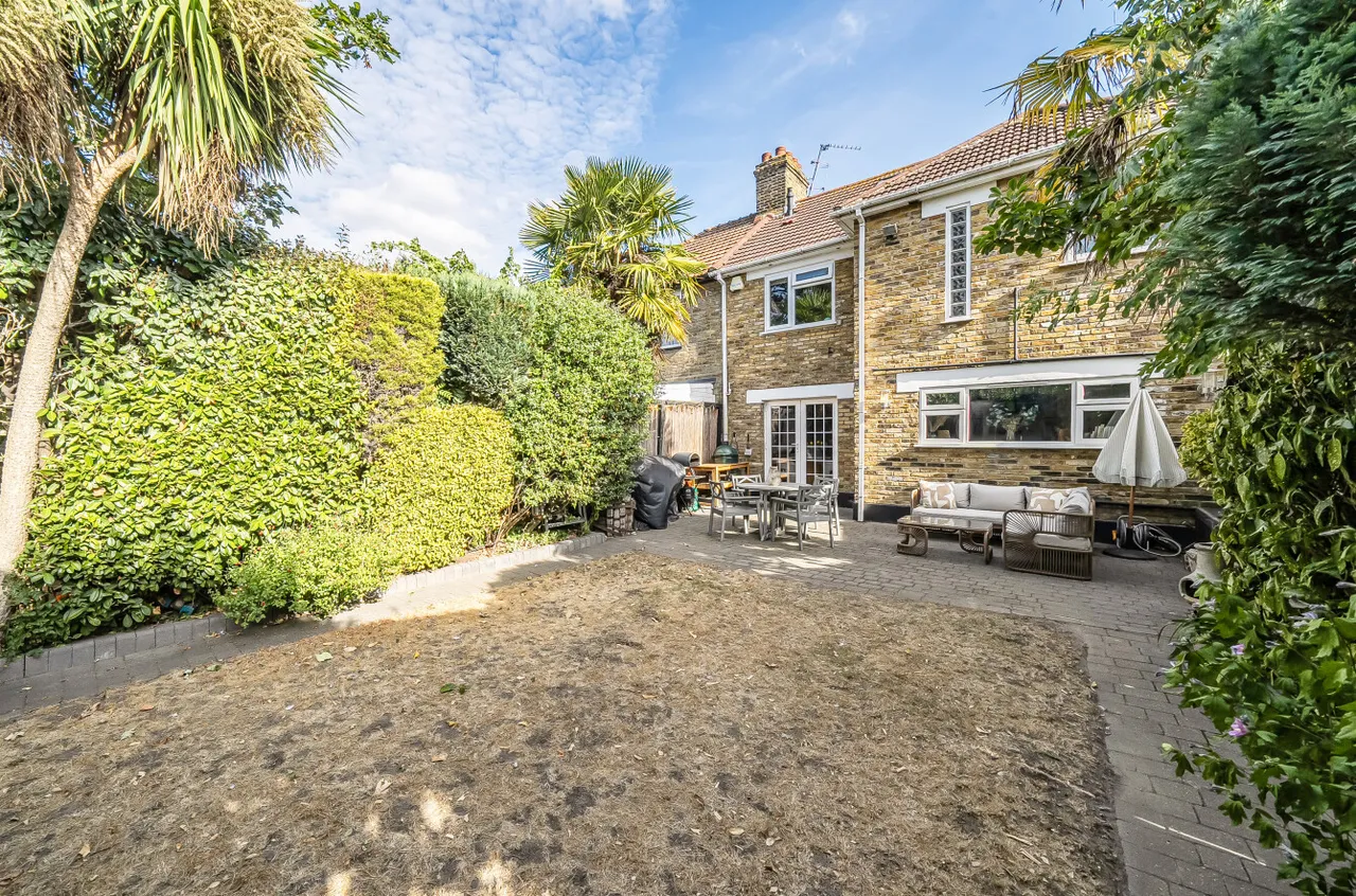 Axminster Crescent, DA16, photo 11