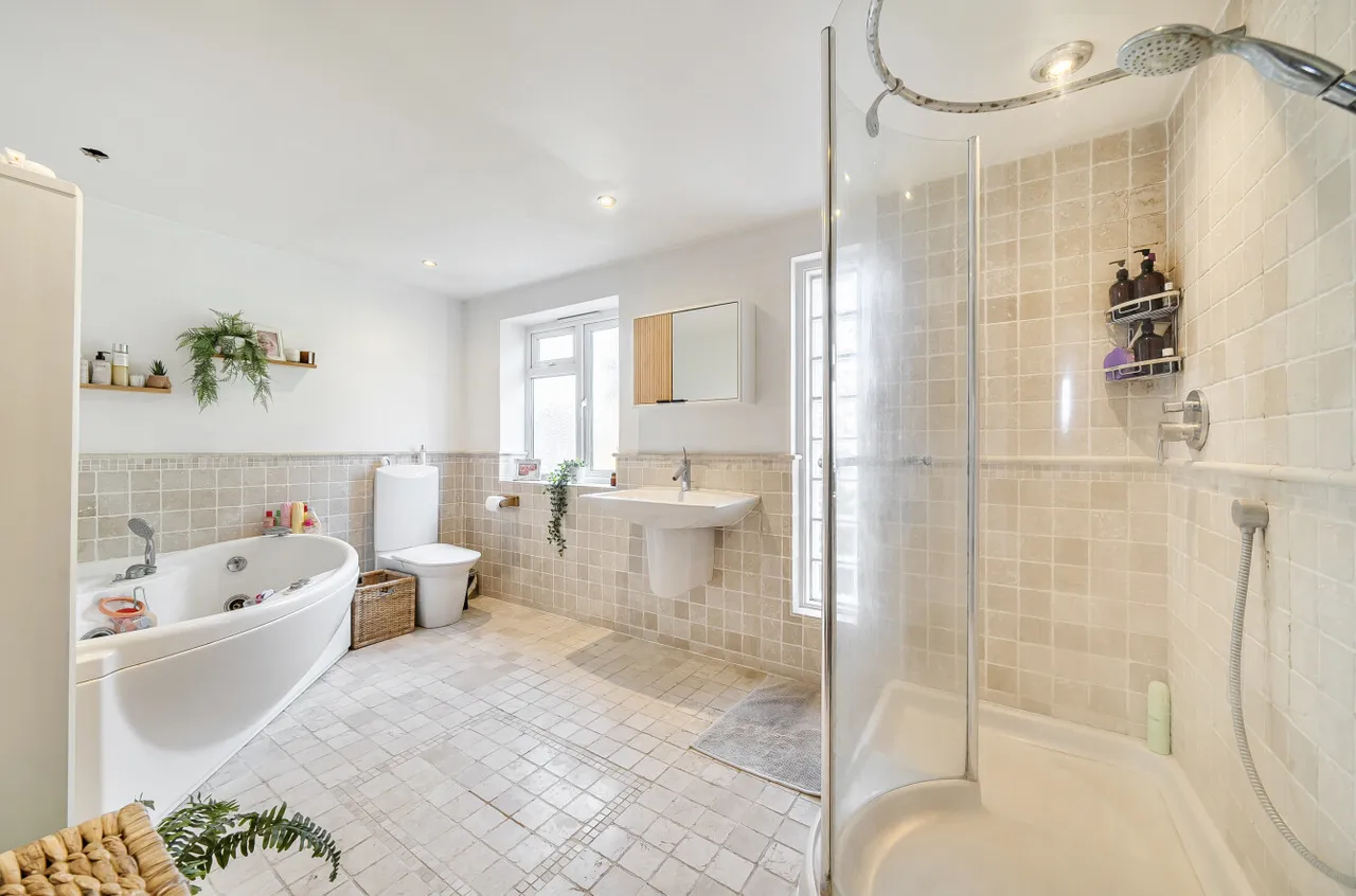 Axminster Crescent, DA16, photo 6