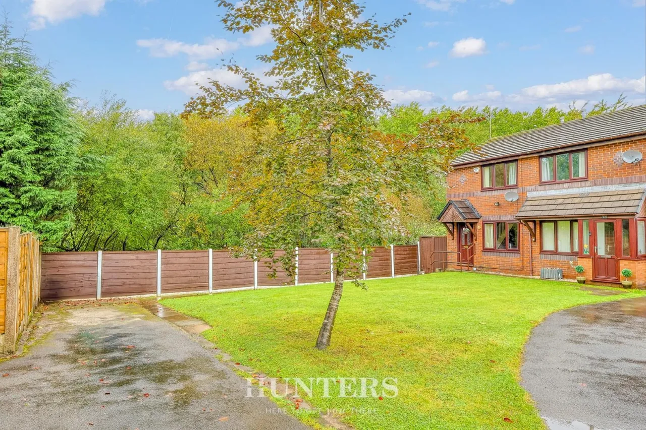 Hembury Close, Middleton, Manchester, photo 2