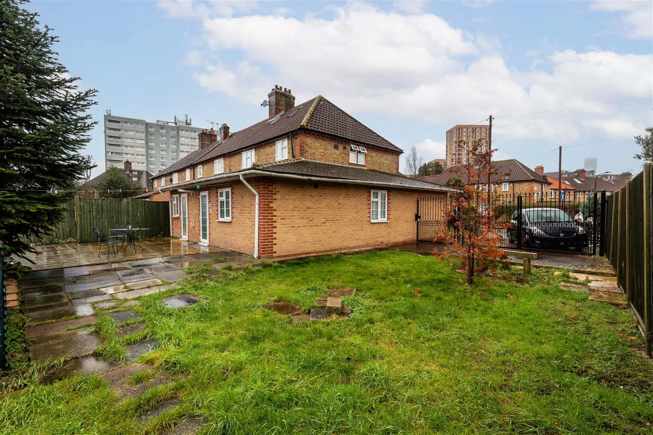 Hilary Road, London, W12, photo 3