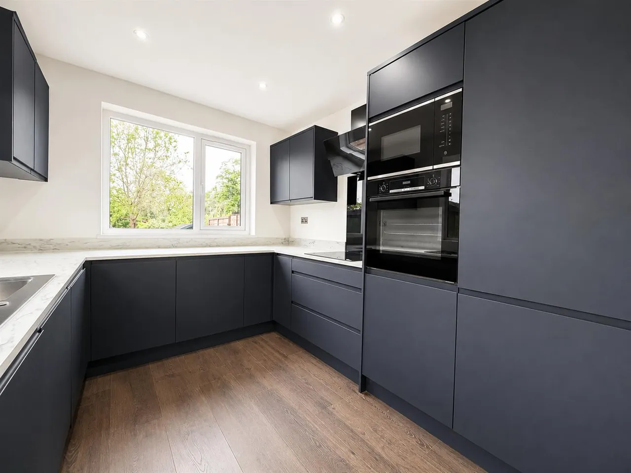 Carlton Road, Sale, M33, photo 3