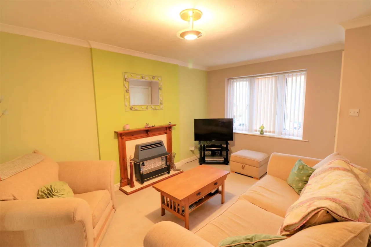 Holt Crescent, Cannock, photo 4