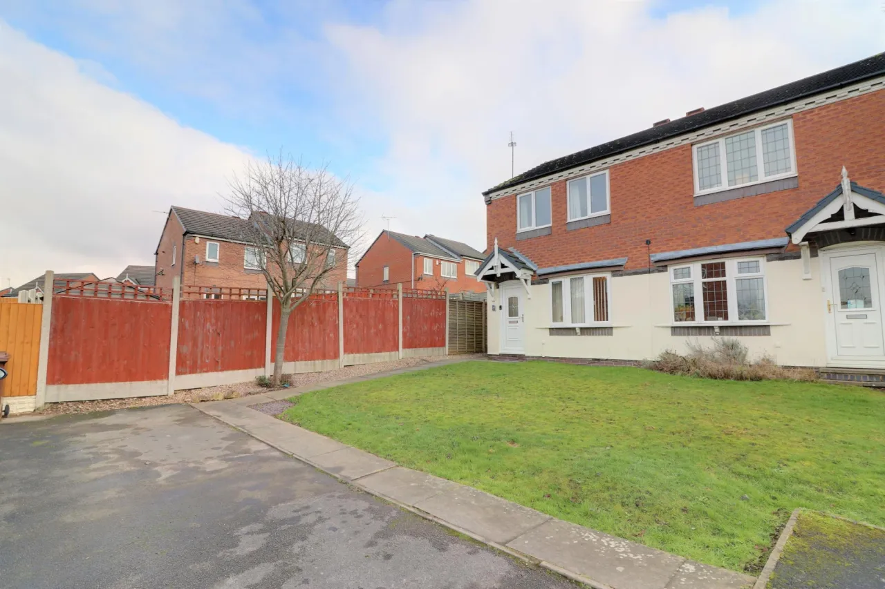 Holt Crescent, Cannock, photo 2