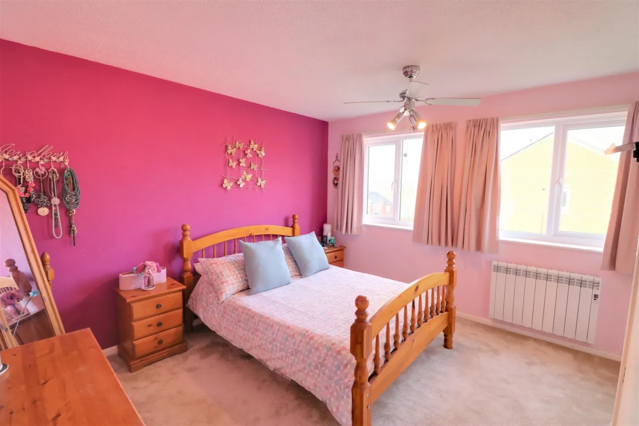 Holt Crescent, Cannock, photo 8
