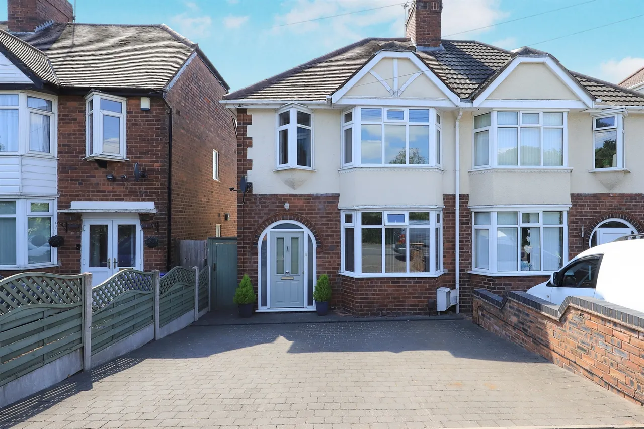 3 bed house for sale, Havacre Lane, Coseley, WV14