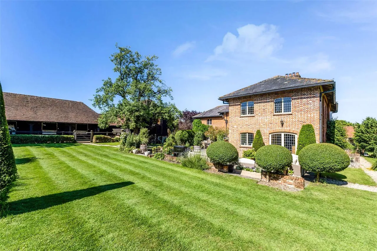 Plomer Green Lane, Downley Common, HP13, photo 17