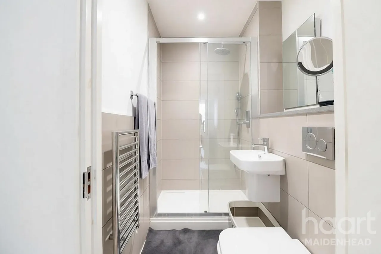 Bath Road, Slough, SL1, photo 9
