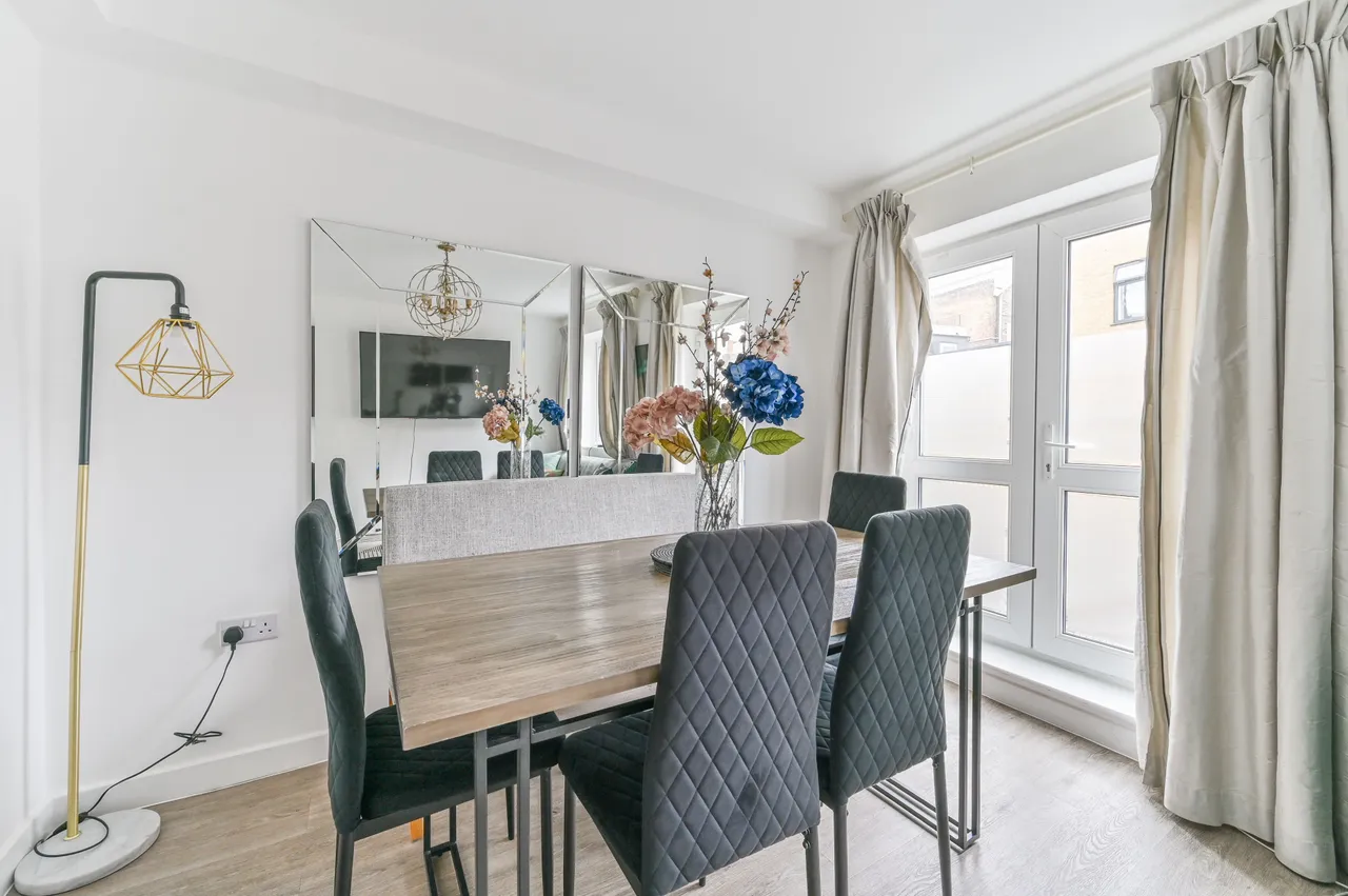 2 bed flat for sale — Flat 3, 10 Paxton Place, London