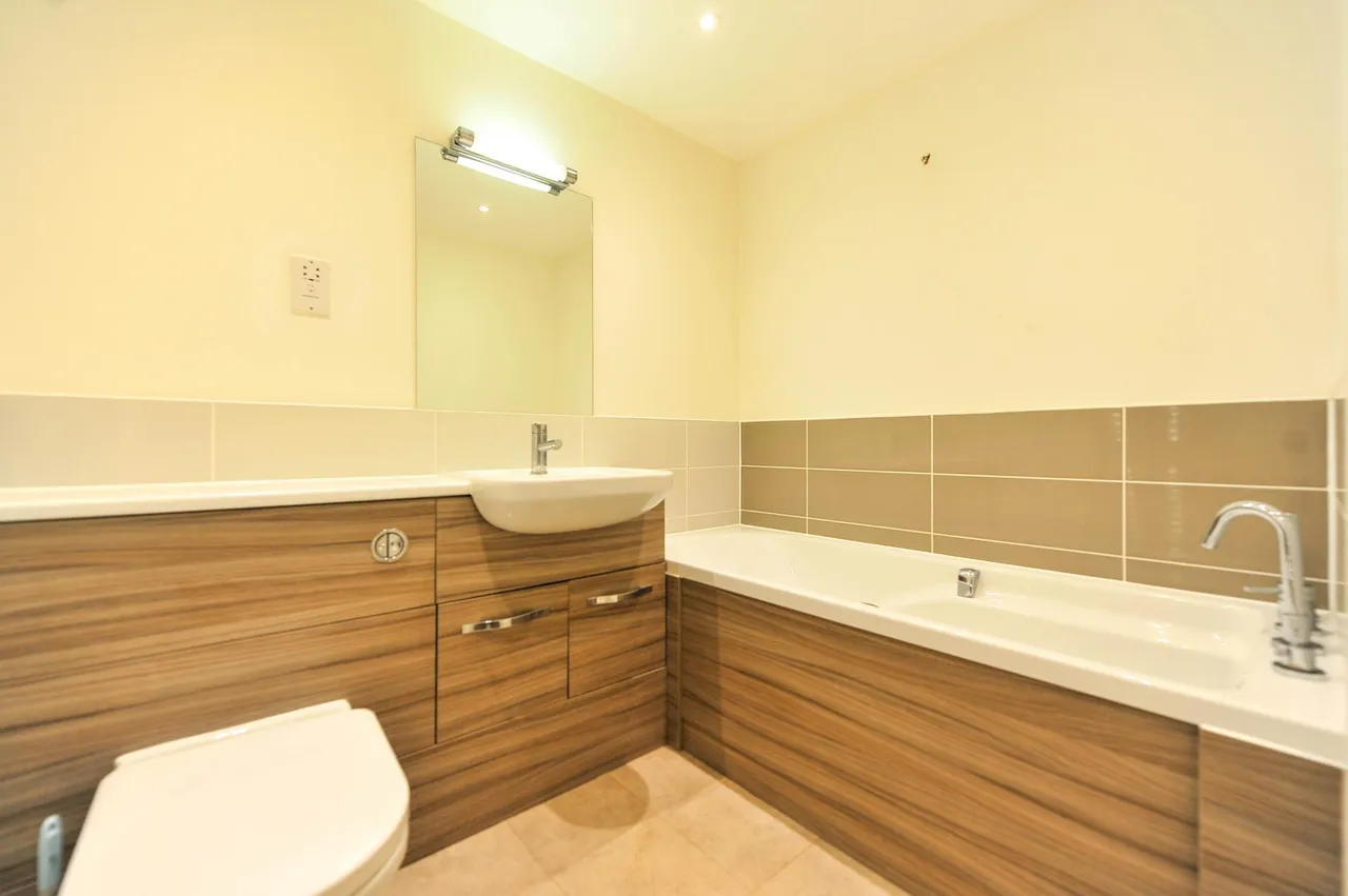Queens Reach, East Molesey, KT8, photo 10