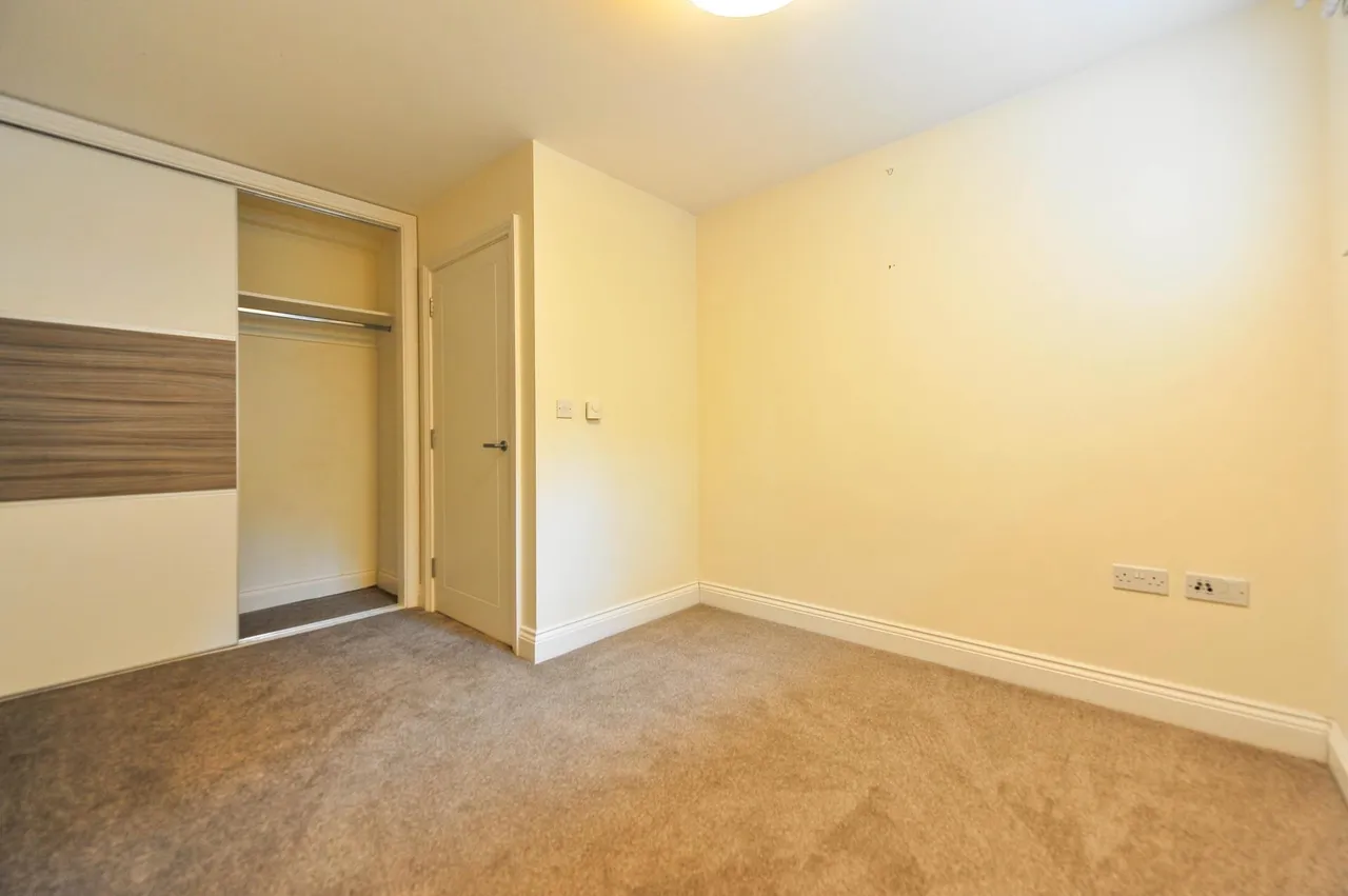 Queens Reach, East Molesey, KT8, photo 8