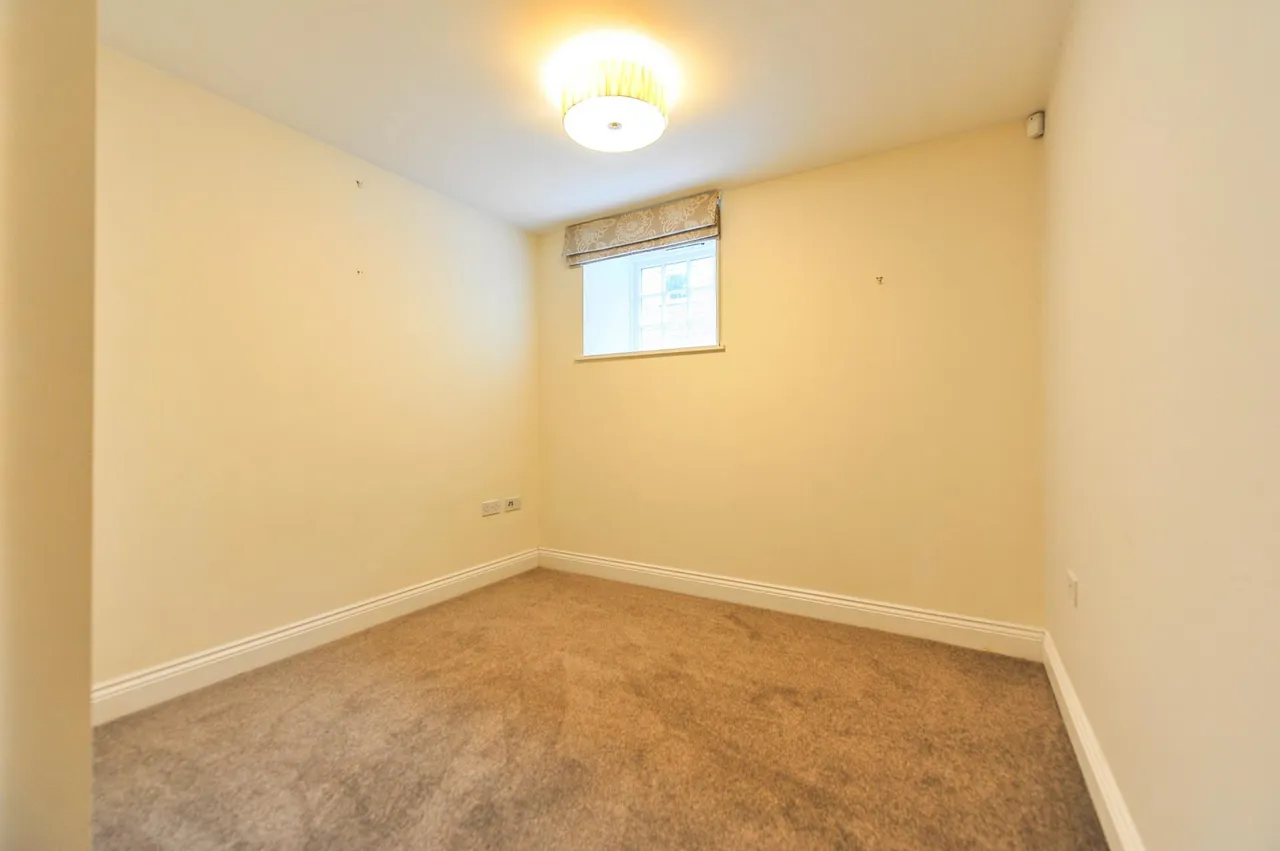Queens Reach, East Molesey, KT8, photo 7