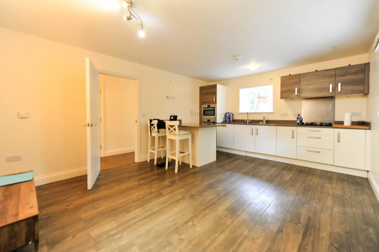 Queens Reach, East Molesey, KT8, photo 3