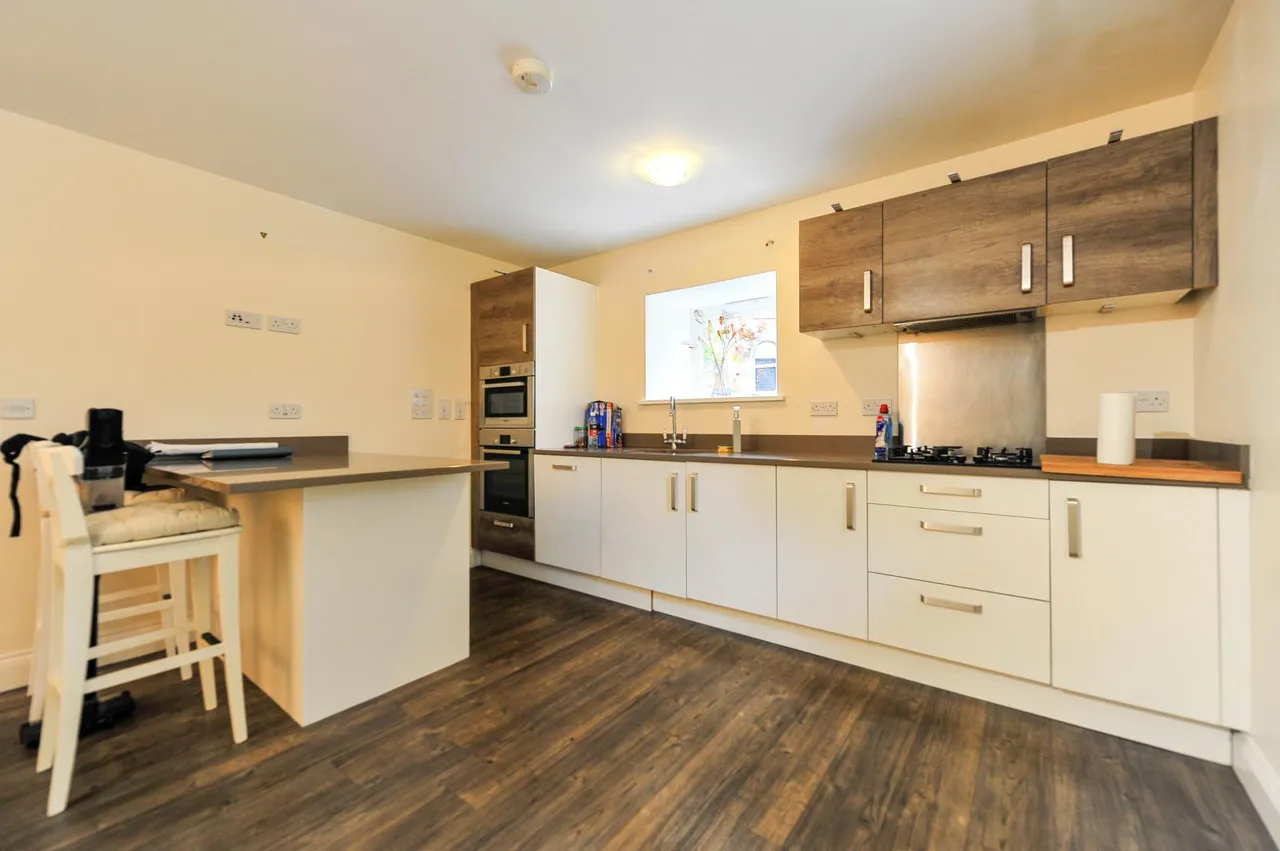 Queens Reach, East Molesey, KT8, photo 2