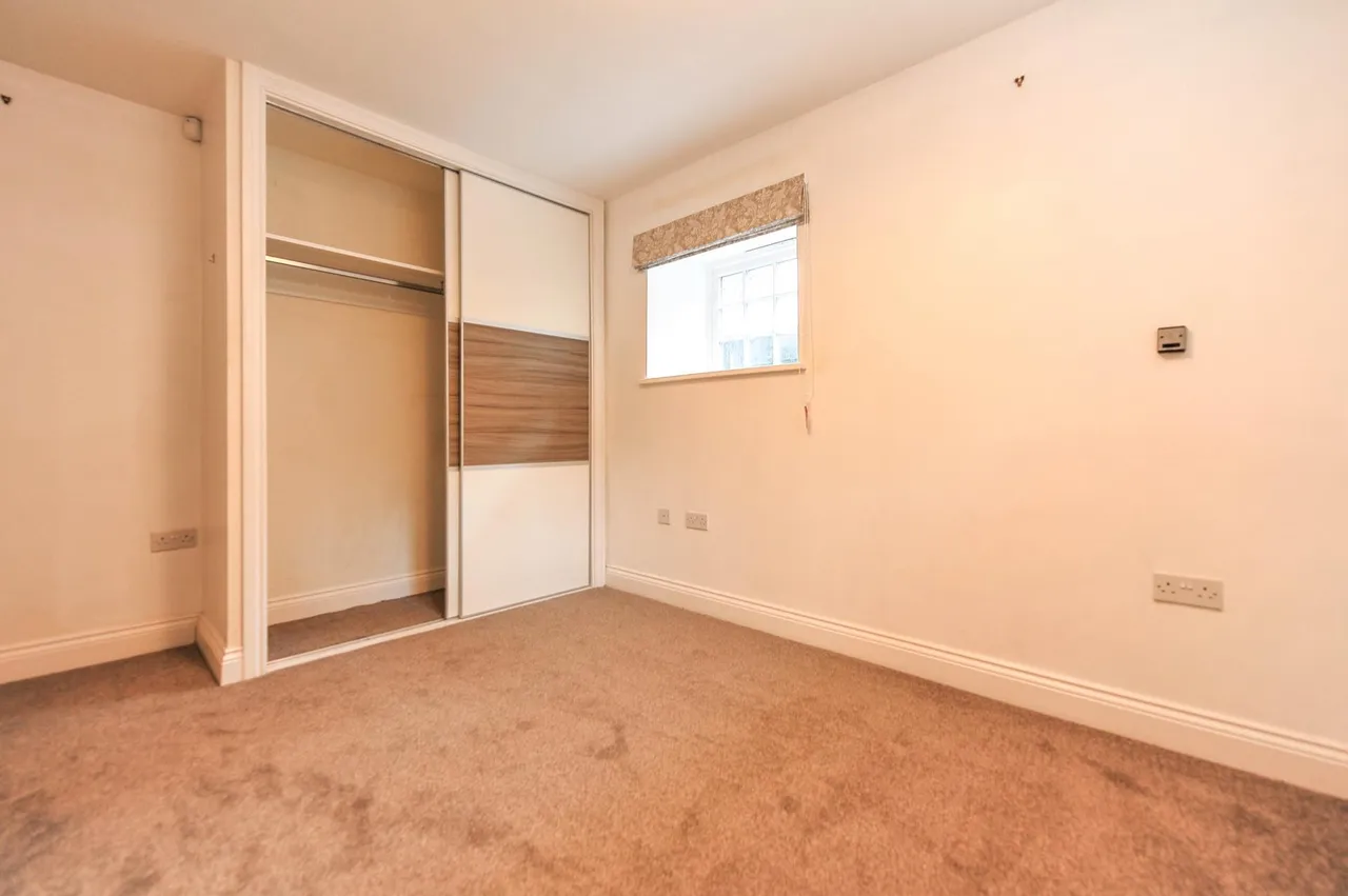 Queens Reach, East Molesey, KT8, photo 6