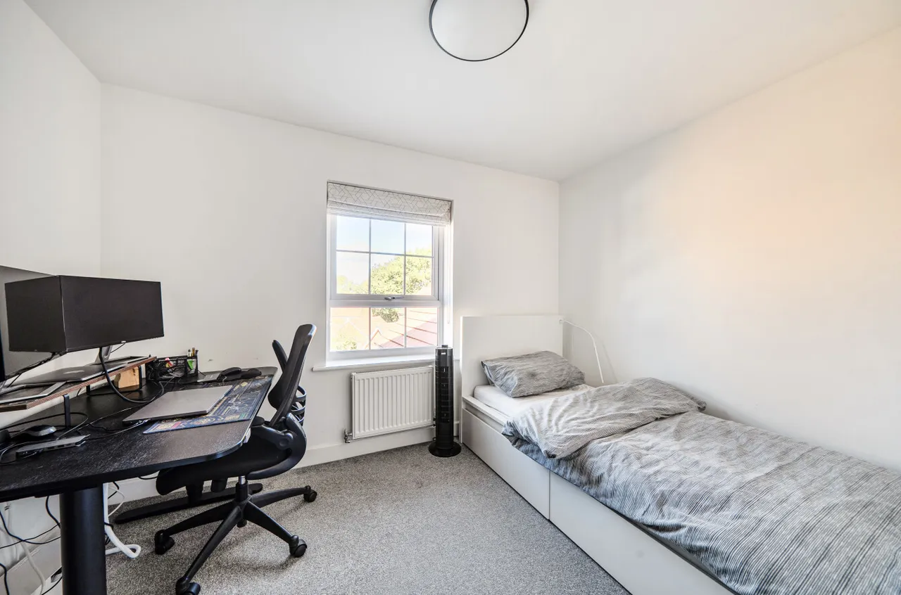 Titchener Way, Hook, RG27, photo 11