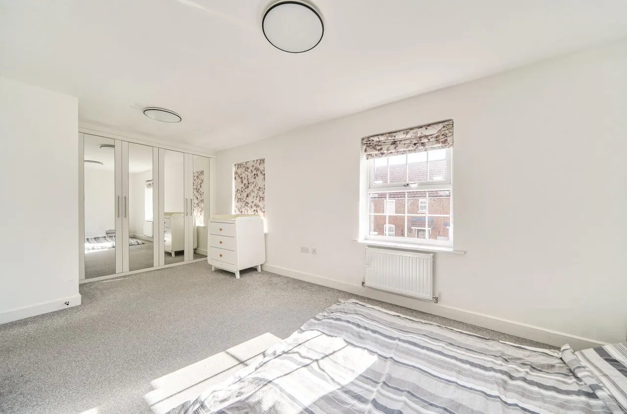 Titchener Way, Hook, RG27, photo 13