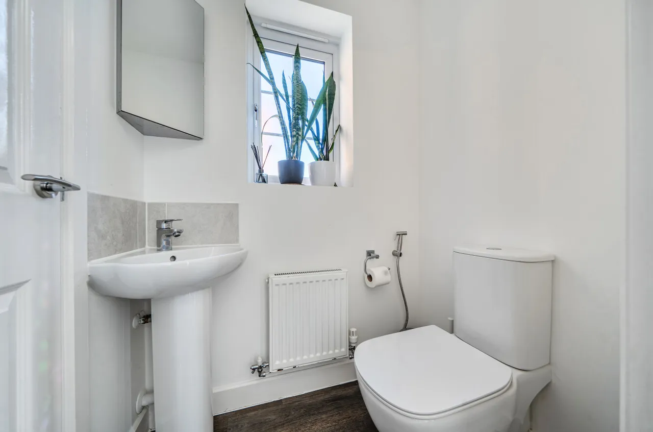 Titchener Way, Hook, RG27, photo 10