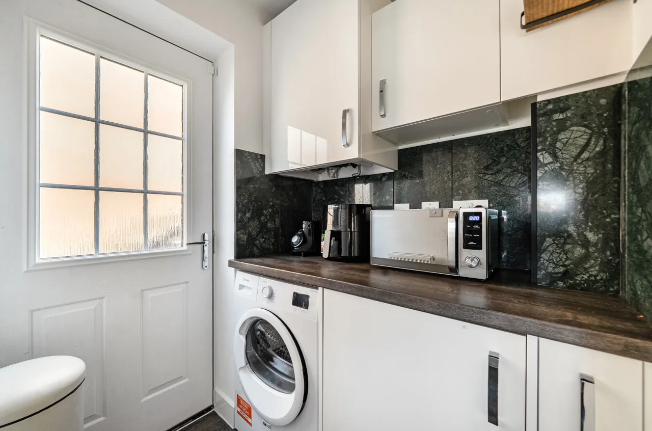 Titchener Way, Hook, RG27, photo 16