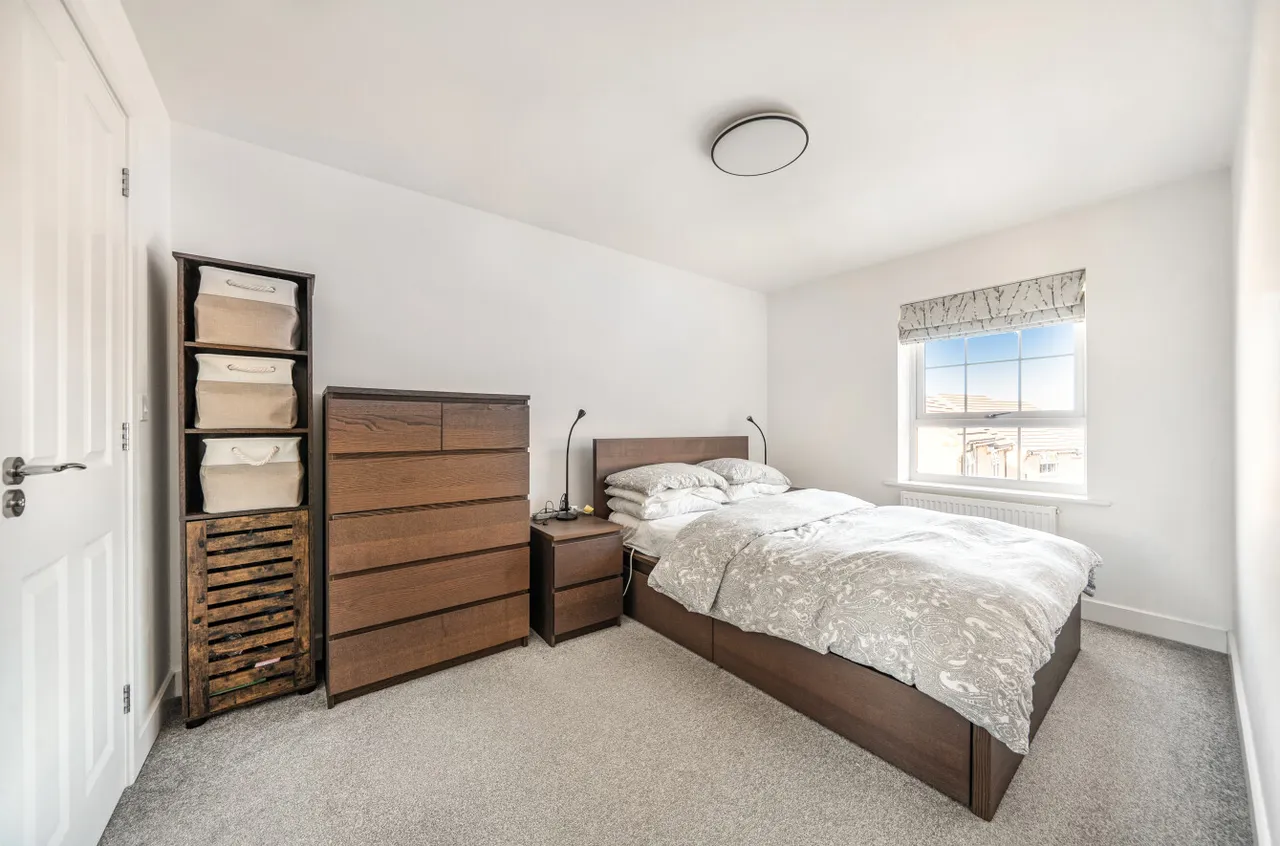 Titchener Way, Hook, RG27, photo 5