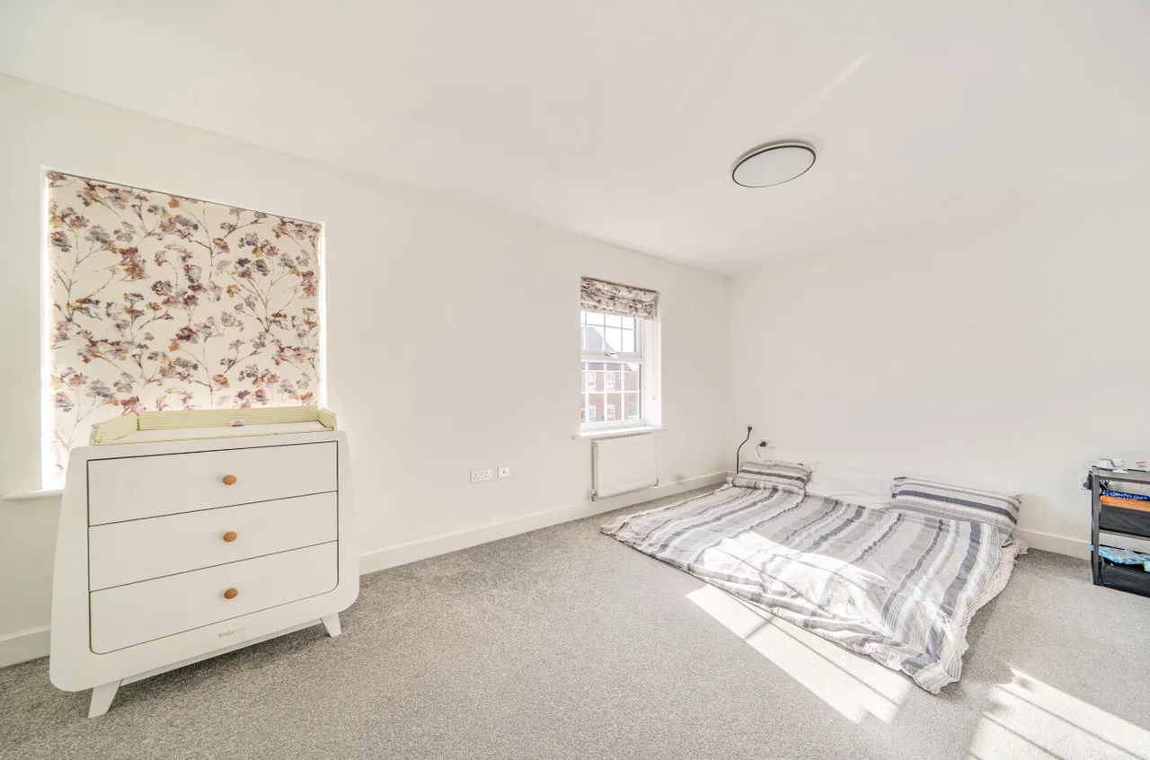 Titchener Way, Hook, RG27, photo 14