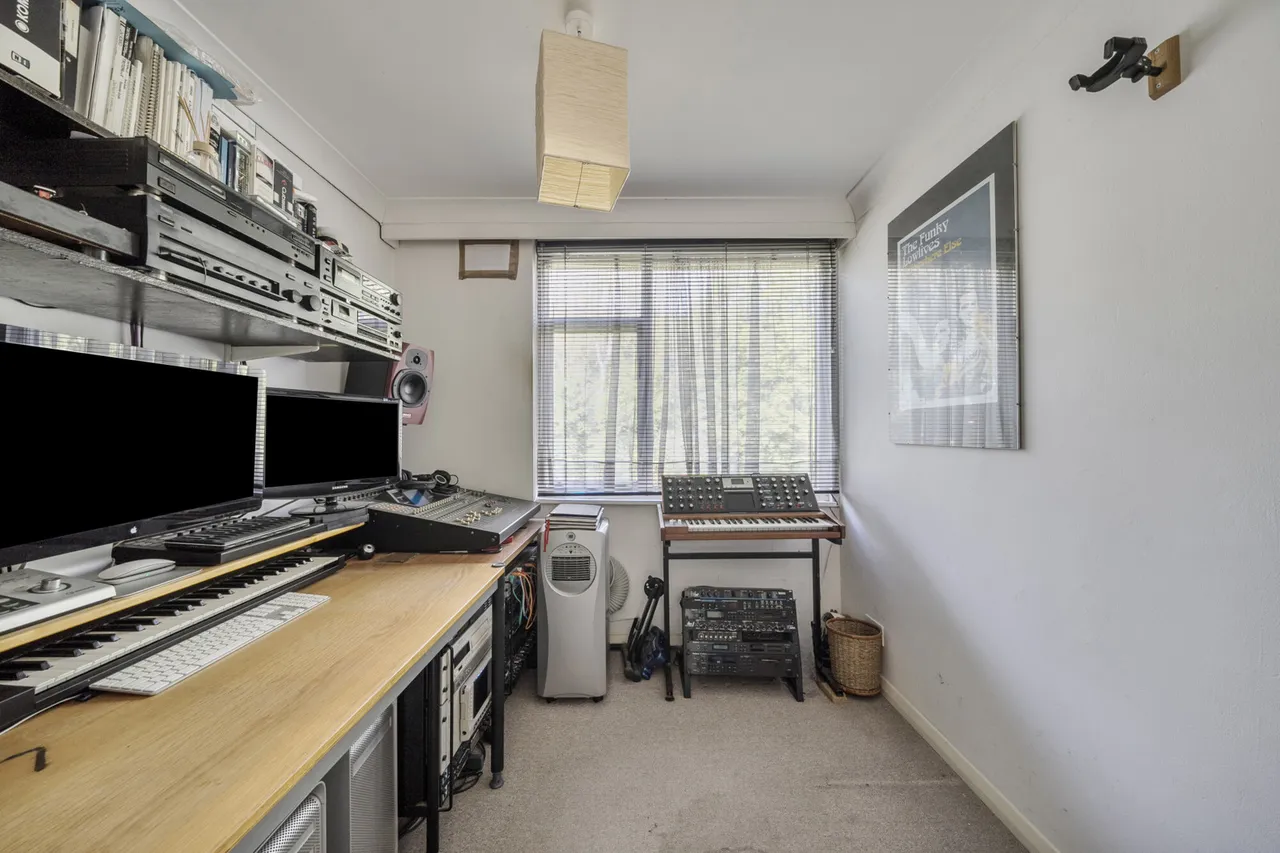 Nursery Road, HA5, photo 8